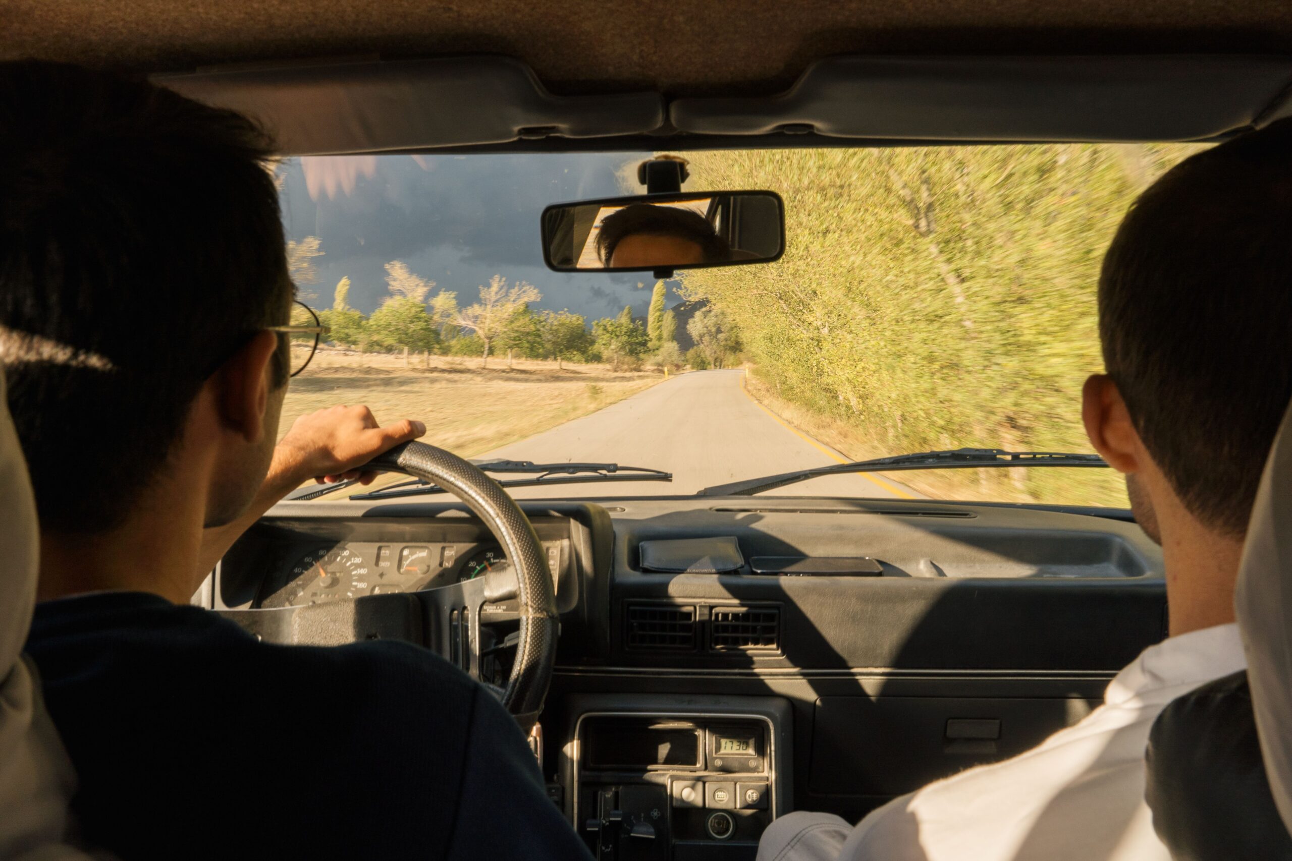 Road trip estival : quelle compacte choisir pour la route en Belgique ?